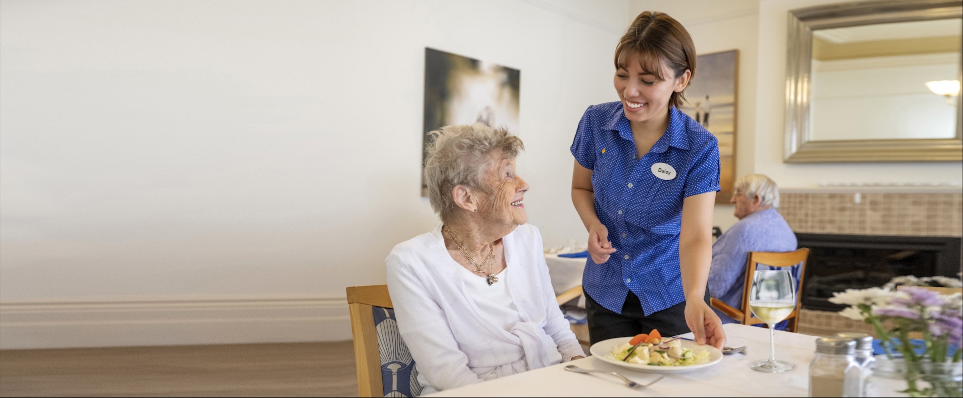 Daisy handing food edit